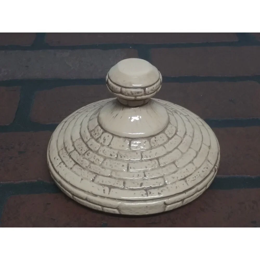 Vintage ceramic lid only 4&5/8